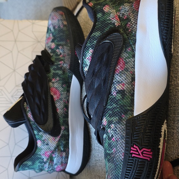 Nike Adds Floral Patterns To The Kyrie Low 1 Size 10.5 - Picture 6 of 9